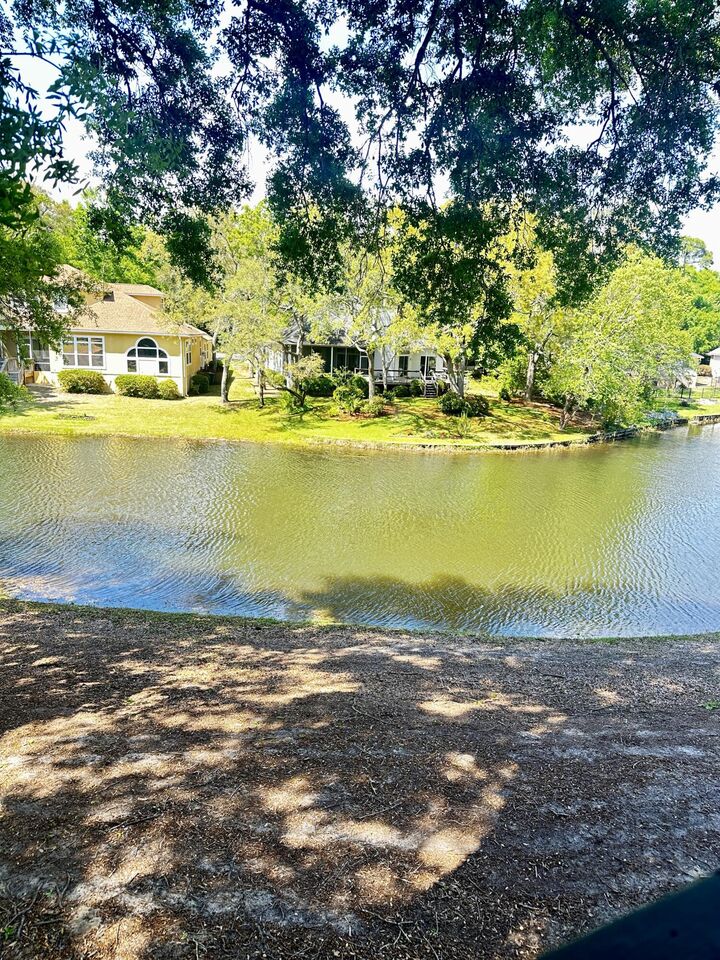 Property Photo:  308 Westlake Court 308  FL 32578 