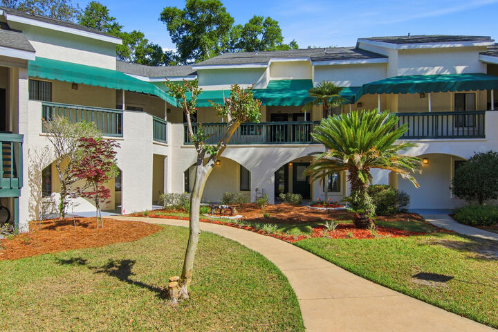 Property Photo:  308 Westlake Court 308  FL 32578 