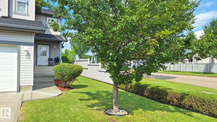Property Photo: 8704 175 Avenue NW AB T5Z 3Z3