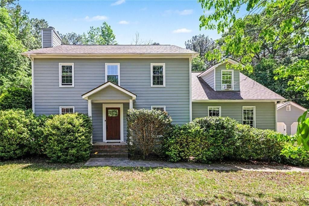 Property Photo: 215 Hampton Woods Drive GA 30215