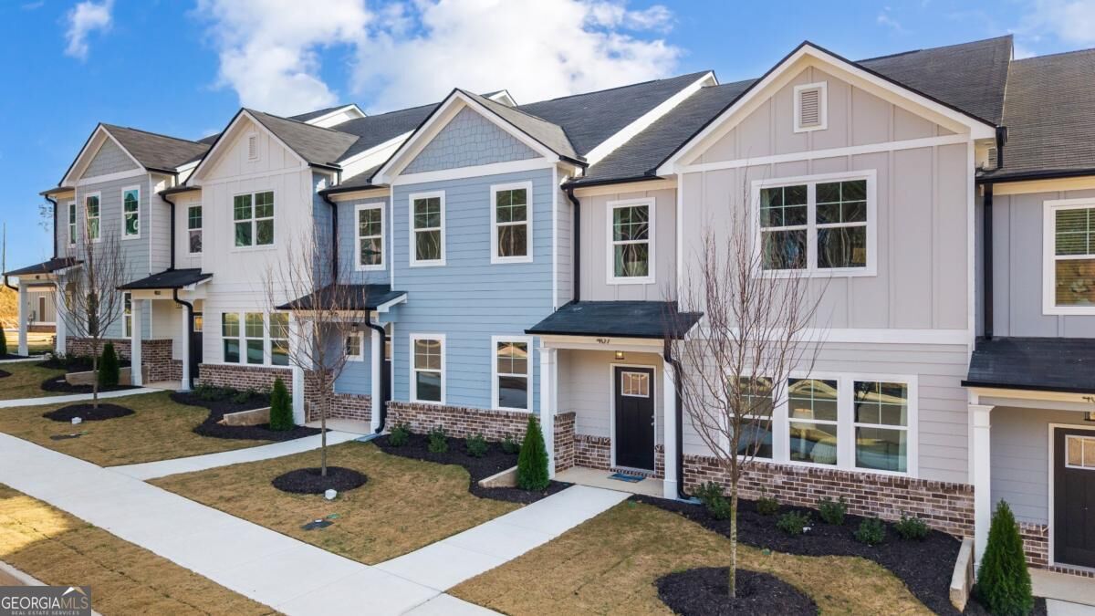 Property Photo: 407 Whitehorse Way 39 GA 30094