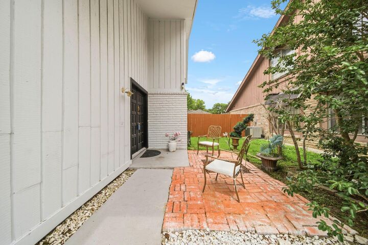 Property Photo:  7642 Candlegreen Lane  TX 77071 