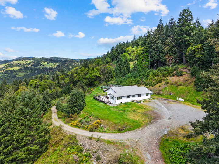 Property Photo: 480 Sabertooth Road CA 95525