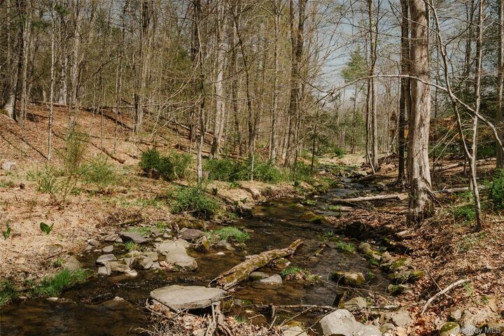 Property Photo:  332 Mohonk Road  NY 12440 