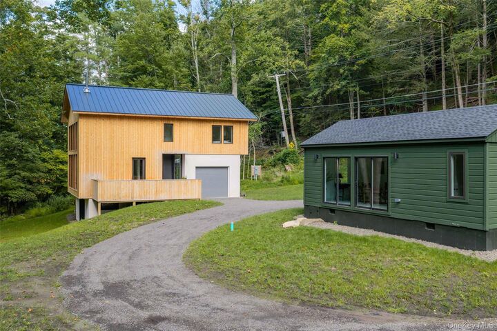 Property Photo:  332 Mohonk Road  NY 12440 