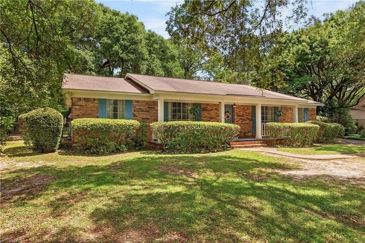 Property Photo: 2021 Maryknoll Court AL 36695