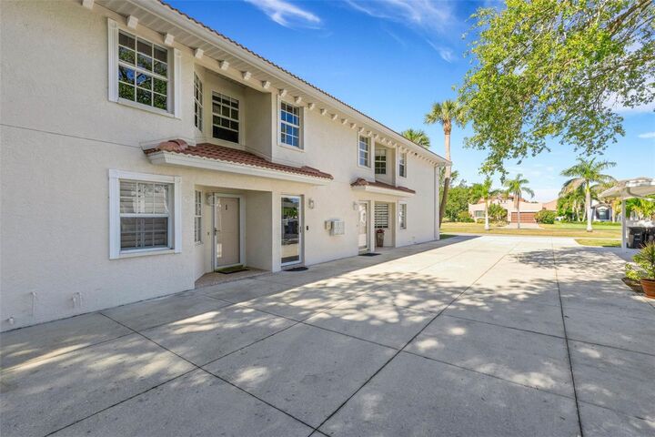 Property Photo:  528 W Venice Avenue # 1  FL 34285 