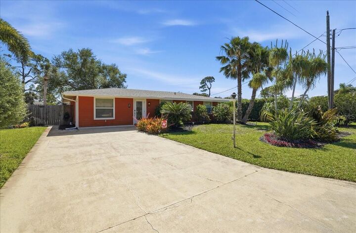Property Photo:  1129 Riviera Street  FL 34285 