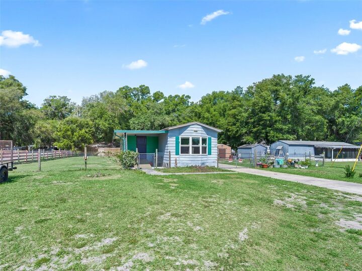 Property Photo:  10114 SE 24th St  FL 33597 