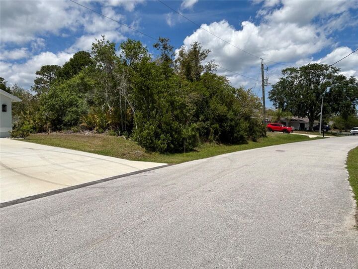 Property Photo:  28 Fallwood Lane  FL 32137 