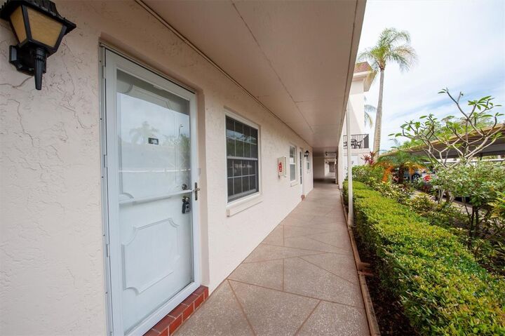 Property Photo:  845 Maple Court 103  FL 34698 
