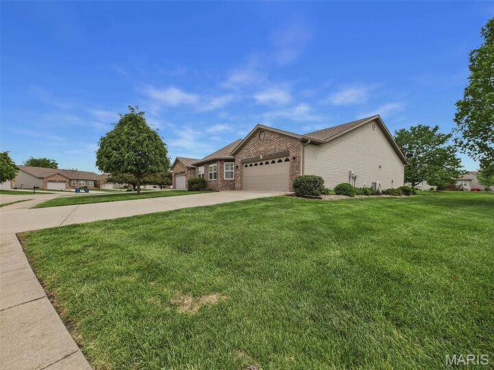 Property Photo:  44 Brooks Drive  IL 62010 