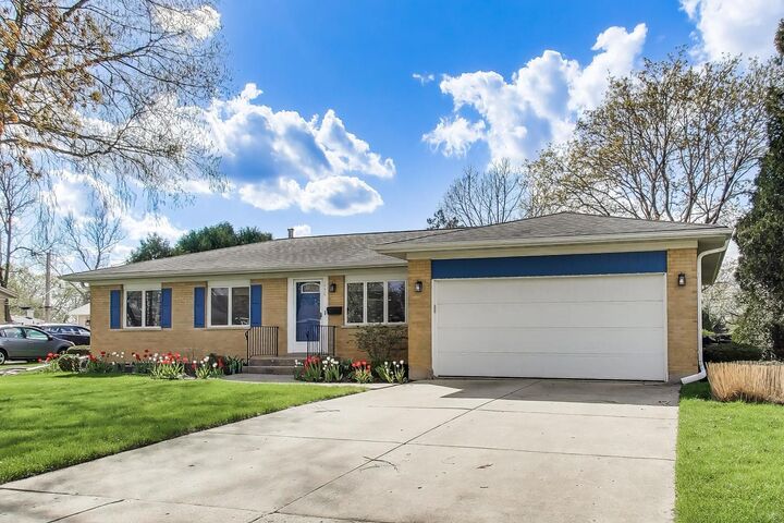 Property Photo:  1036 Clark Lane  IL 60016 