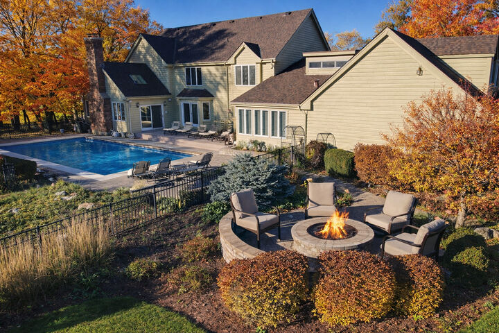 Property Photo:  4 Polo Drive  IL 60010 