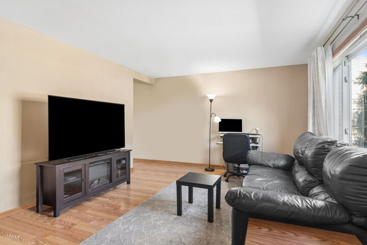 Property Photo:  1058 N Boxwood Drive A  IL 60056 