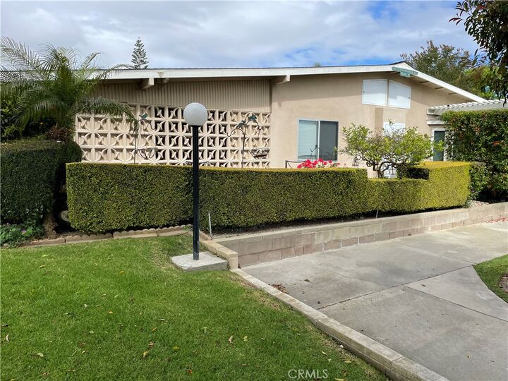 Property Photo:  1740 Sunningdale Rd 16G Road 16G  CA 90740 