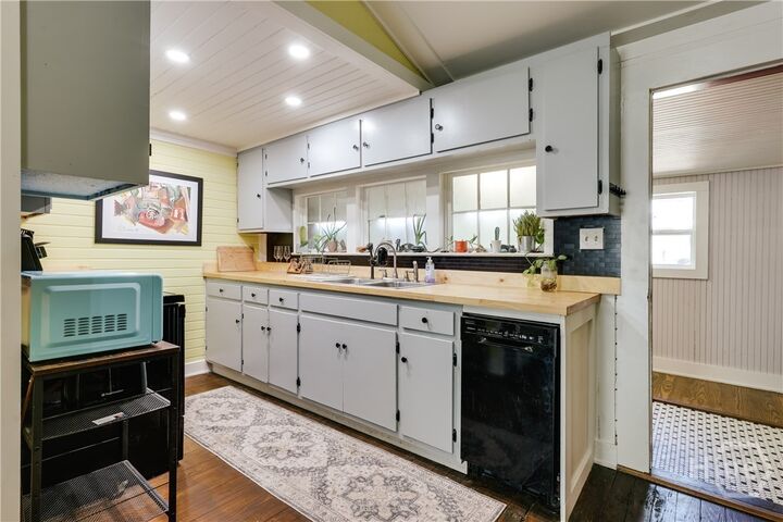 Property Photo:  185 First Street  GA 30601 