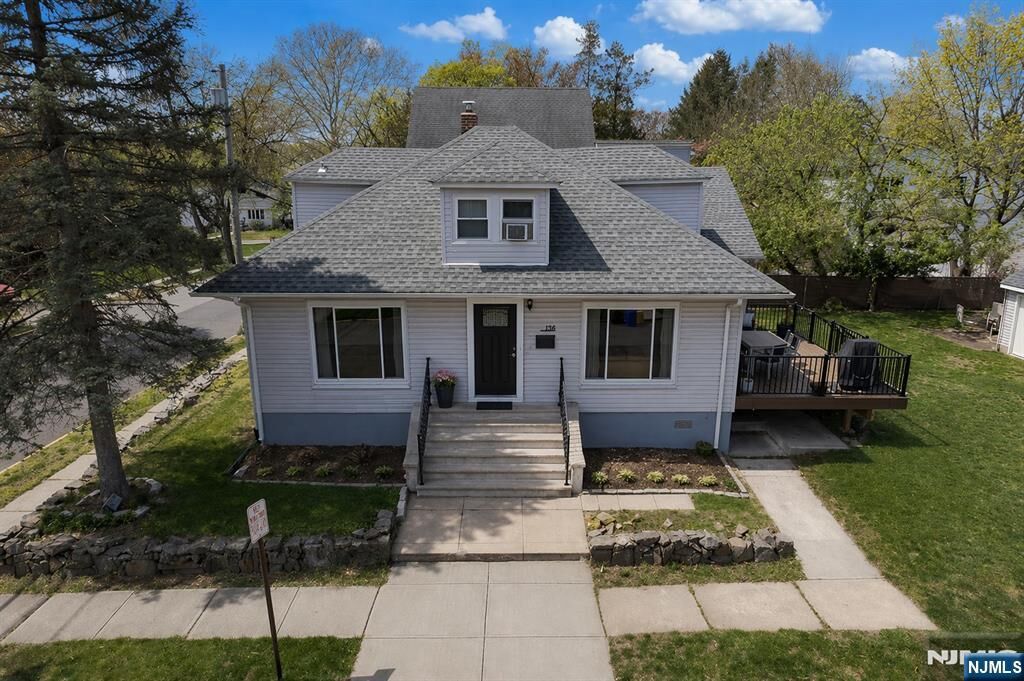Property Photo:  138 Summit Avenue  NJ 07646 