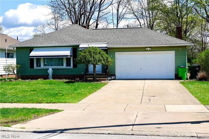 Property Photo:  1661 Chelmsford Road  OH 44124 