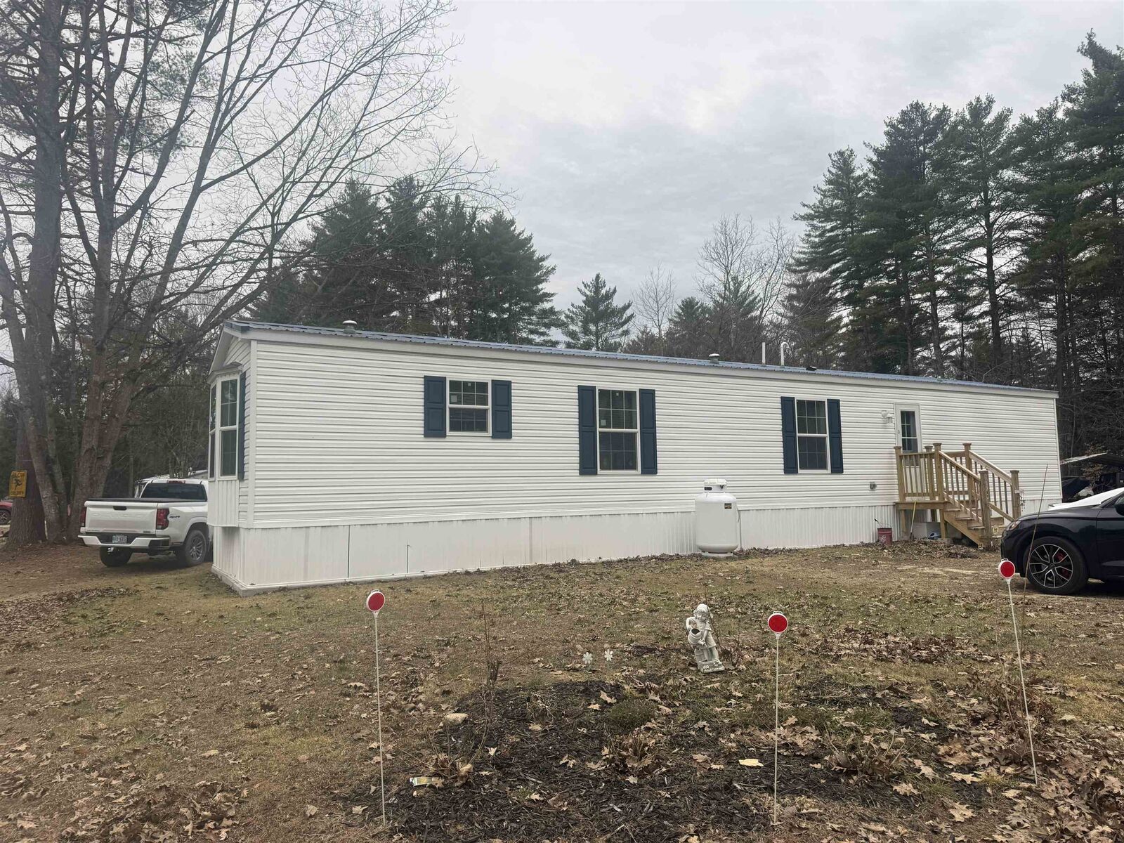 Property Photo:  3 Chamberlain Court  NH 03244 