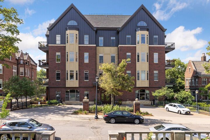 Property Photo:  301 Clifton Avenue 3D  MN 55403 