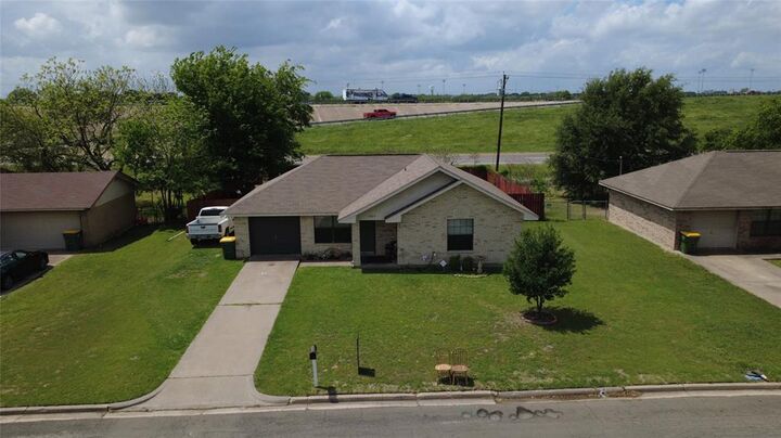 Property Photo:  1004 Clover Street  TX 76705 