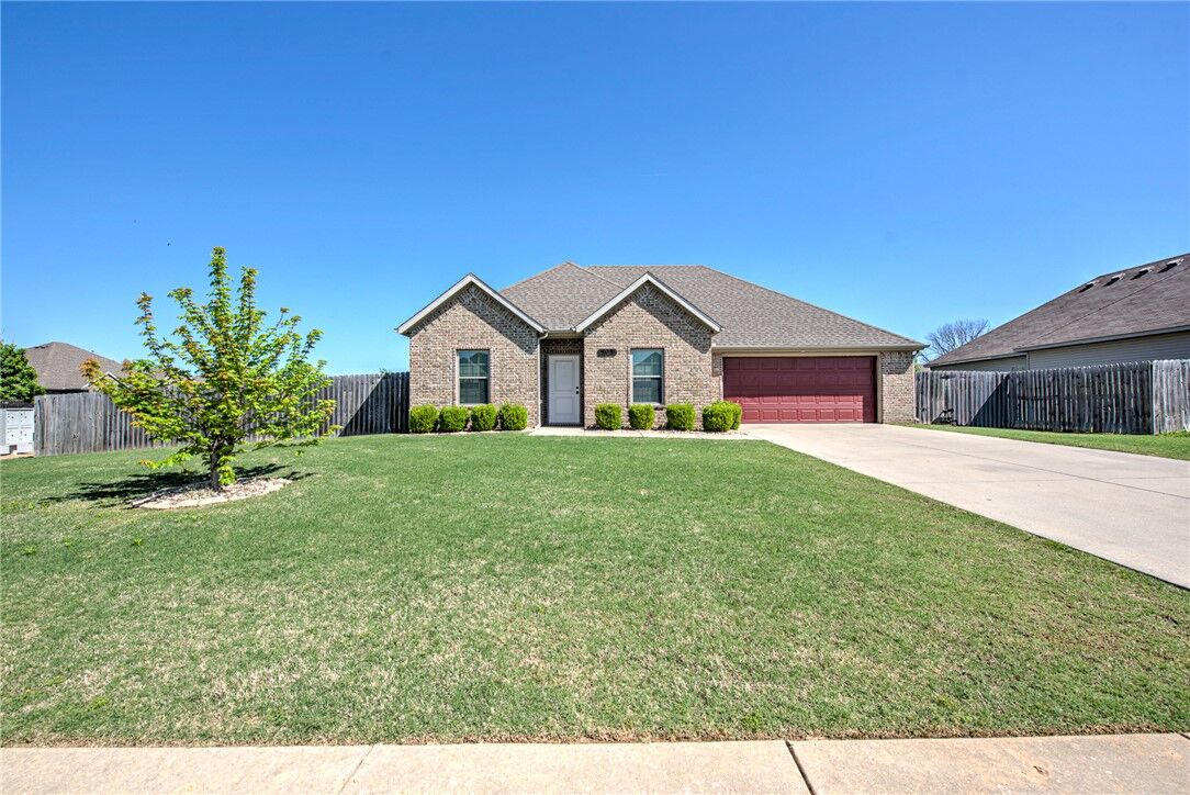 Property Photo:  507 W Stoney Point Road  AR 72758 