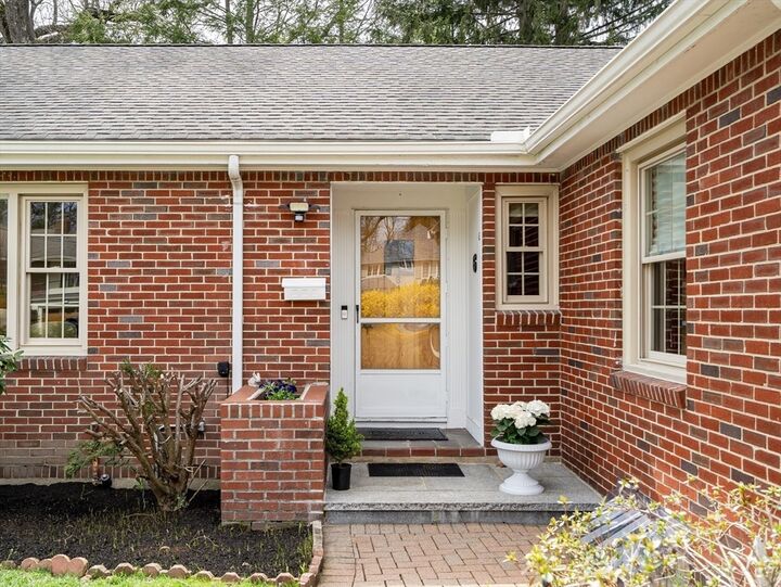 Property Photo:  6 Oakland Circle  MA 01890 