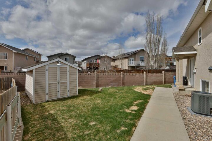 Property Photo: 47 Highlands Place W AB T1J 4Y3
