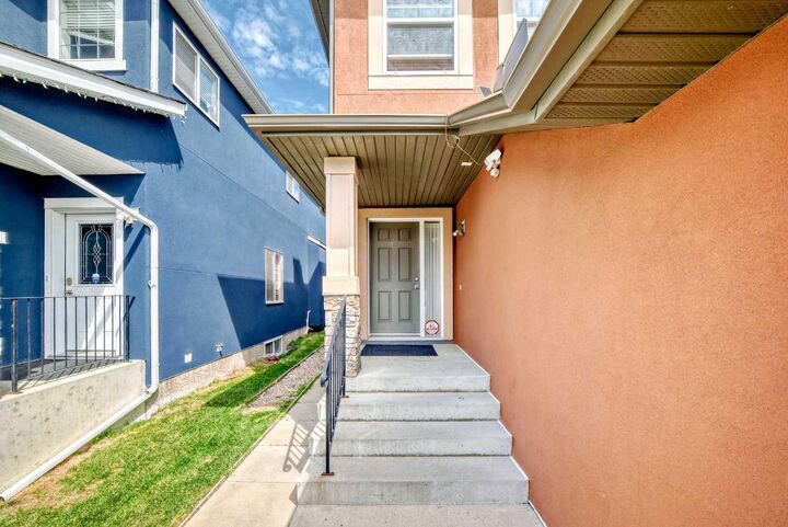 Property Photo: 148 Saddlecrest Gardens NE AB T3J 0C3