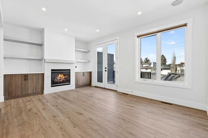 Property Photo:  2012 37 Avenue SW  AB T2T 2H5 