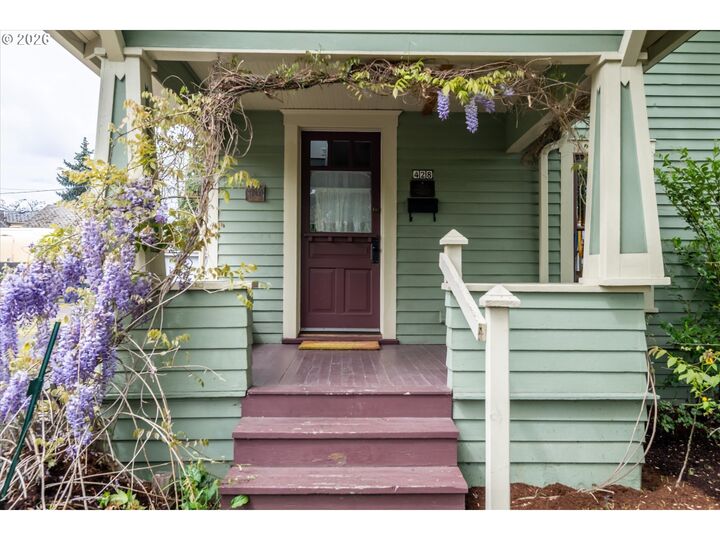 Property Photo:  428 5th St  OR 97477 