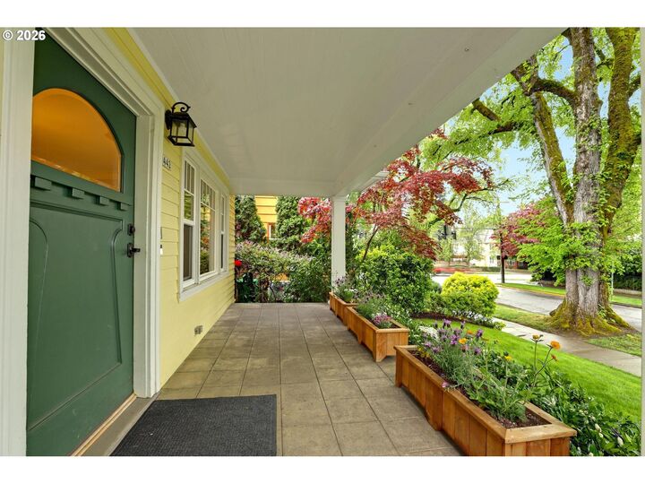 Property Photo:  442 SE 33rd Ave  OR 97214 