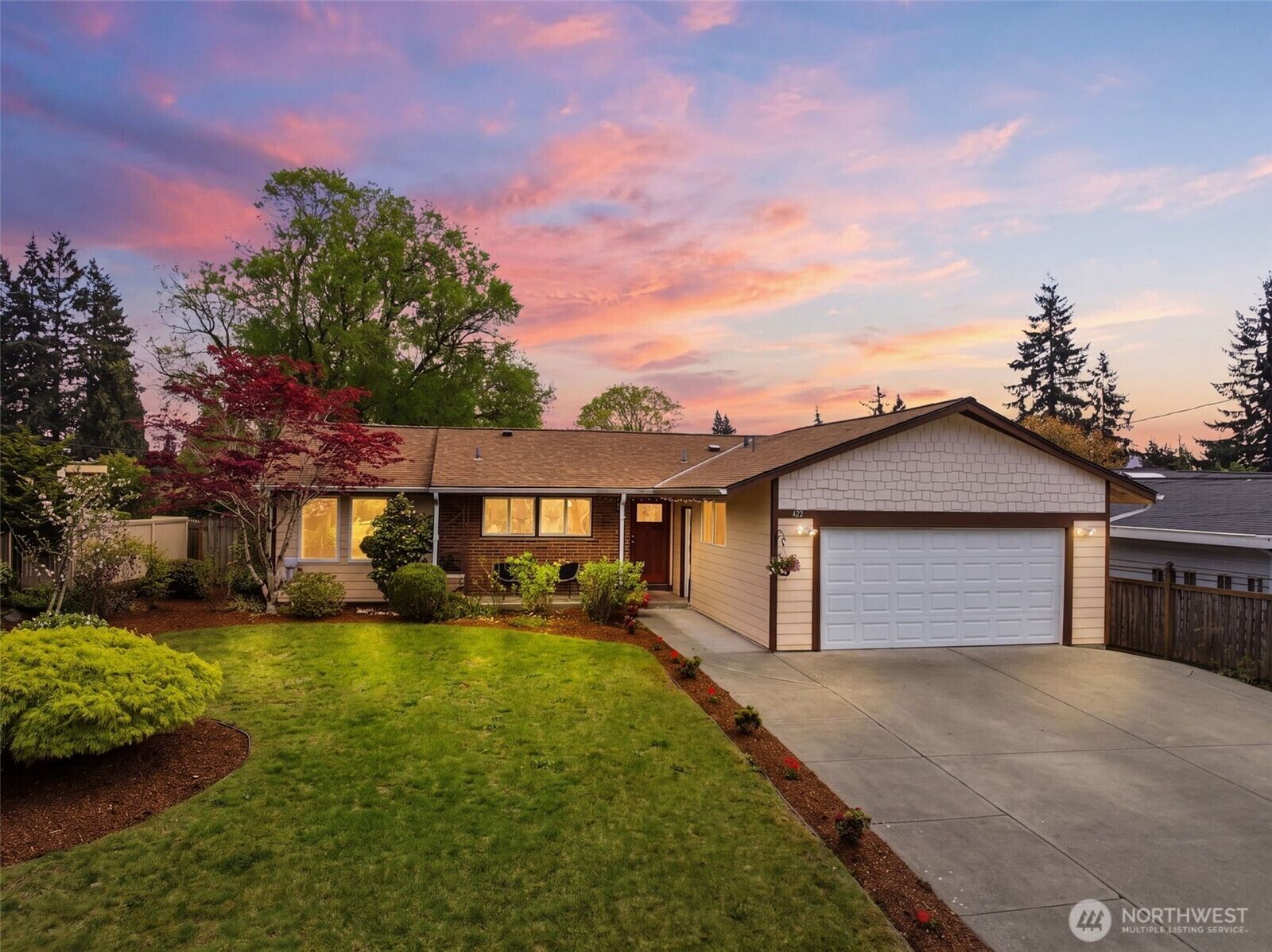 Property Photo:  422  159th Place SE  WA 98008 