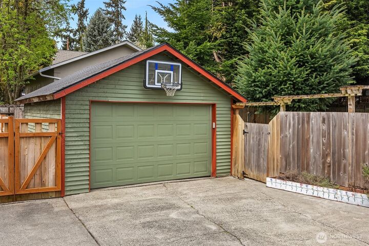 Property Photo:  13715  Palatine Avenue N  WA 98133 