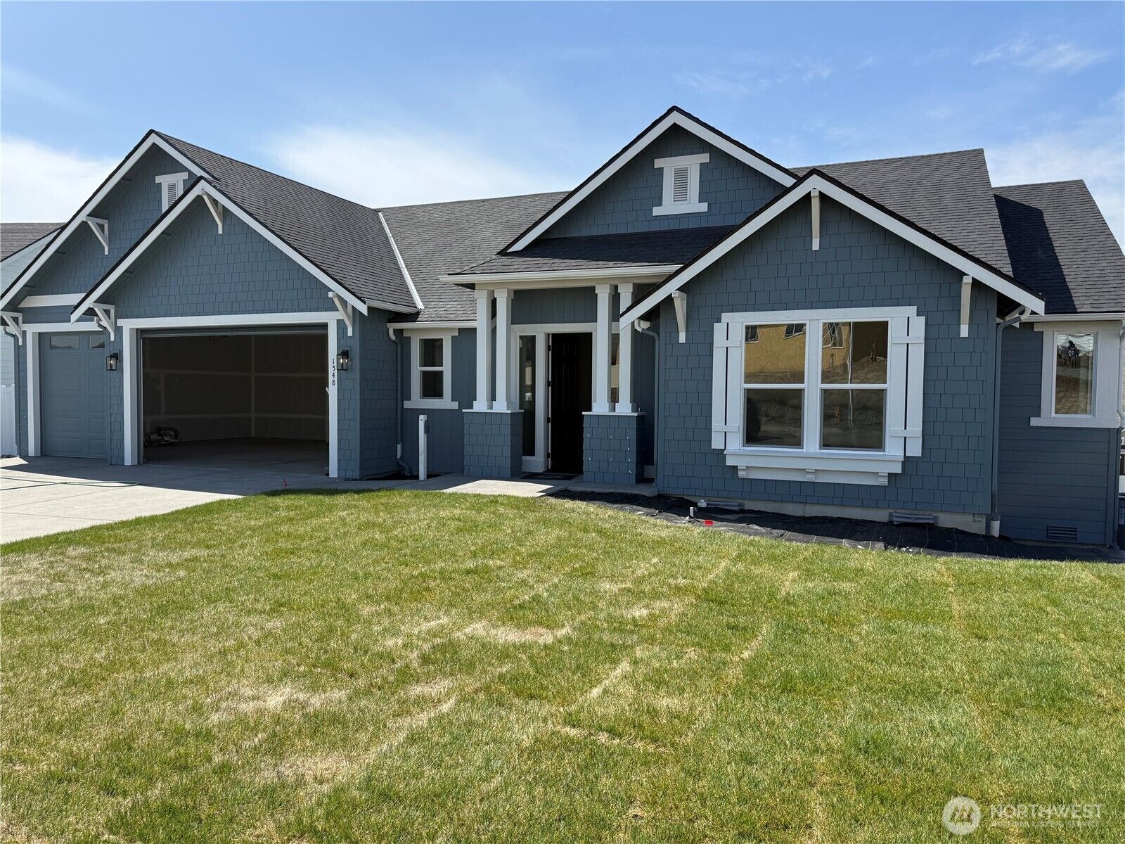 Property Photo: 1548 S Kelvin Court WA 98802