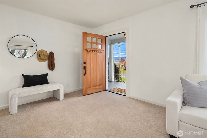 Property Photo:  5810  Commercial Avenue  WA 98203 