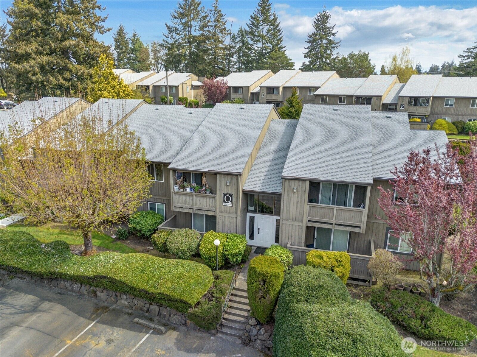Property Photo:  1505 N Defiance Street Q106  WA 98406 