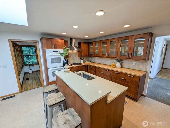 Property Photo:  9233 SE 59th Street  WA 98040 