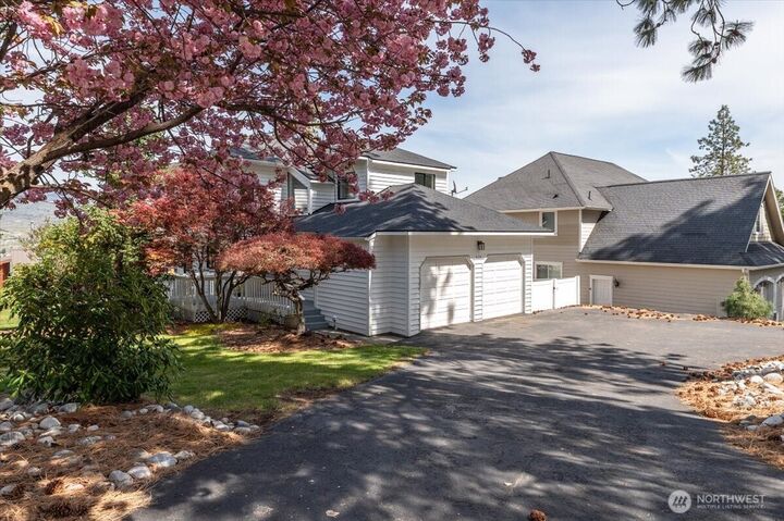 Property Photo:  4124  Lakeview Place  WA 98816 