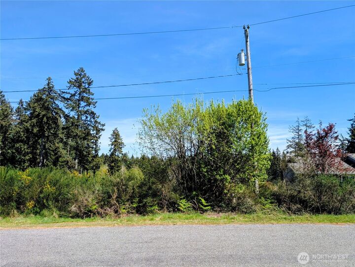 Property Photo:  2501  195th Avenue SW  WA 98349 