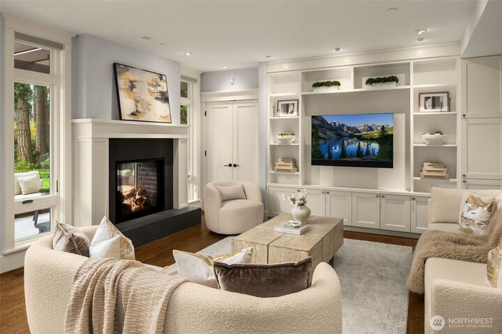 Property Photo:  6424  126th Avenue NE  WA 98033 