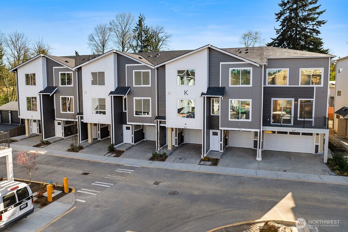 Property Photo:  16823  Alder Way K3  WA 98037 