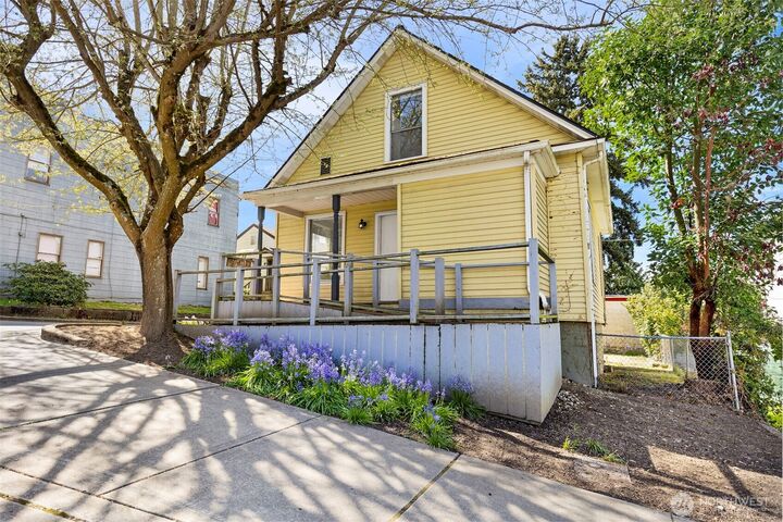 Property Photo:  1203  Pacific Avenue  WA 98337 