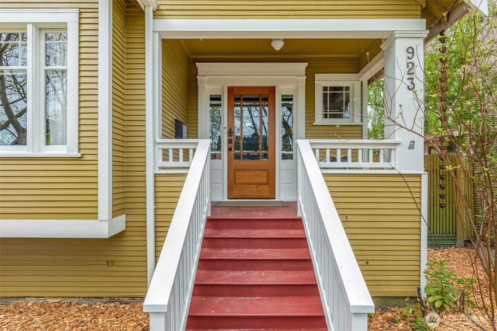 Property Photo:  923  26th Avenue S  WA 98144 
