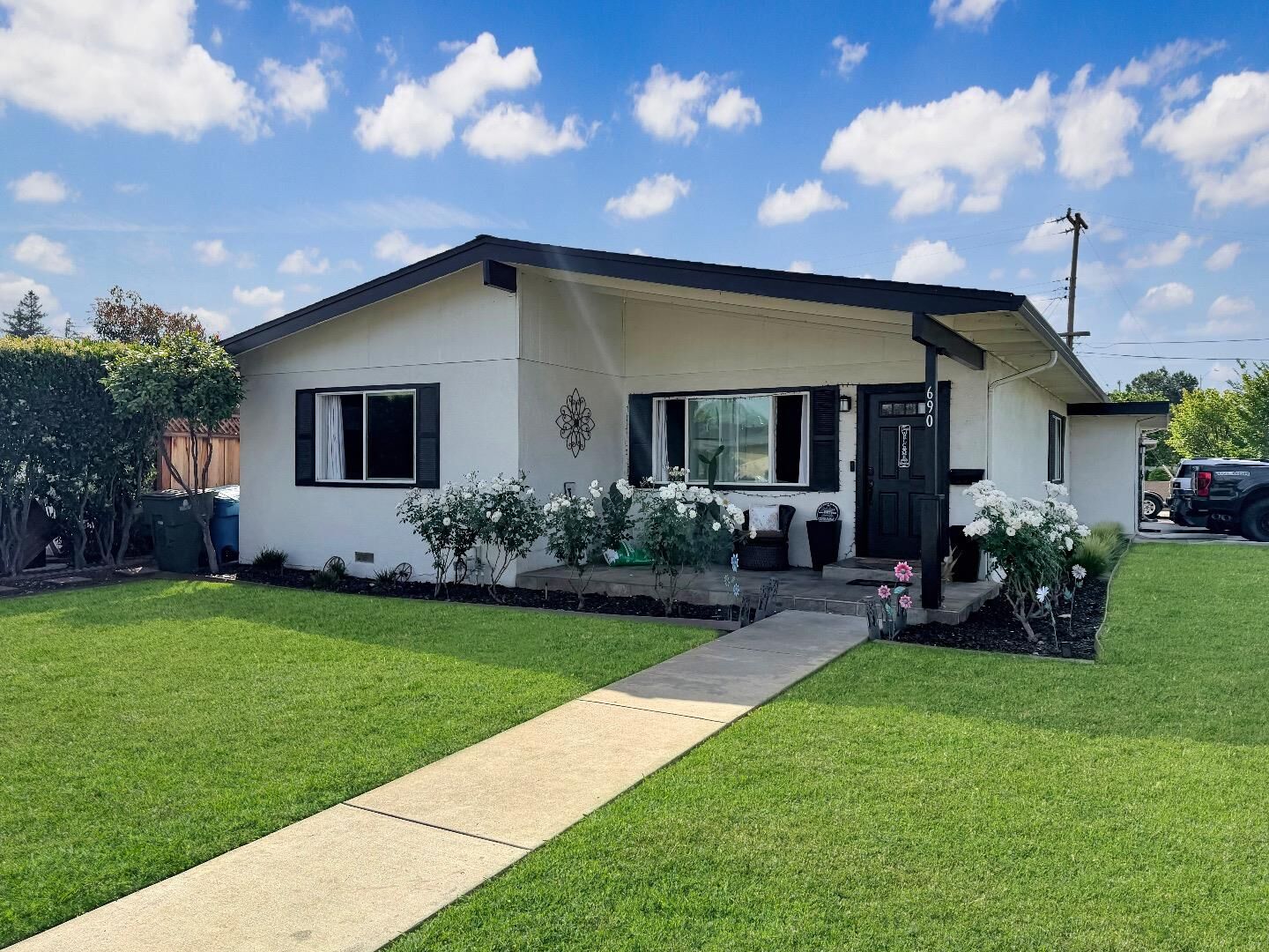 Property Photo:  690 El Cerrito Way  CA 95020 