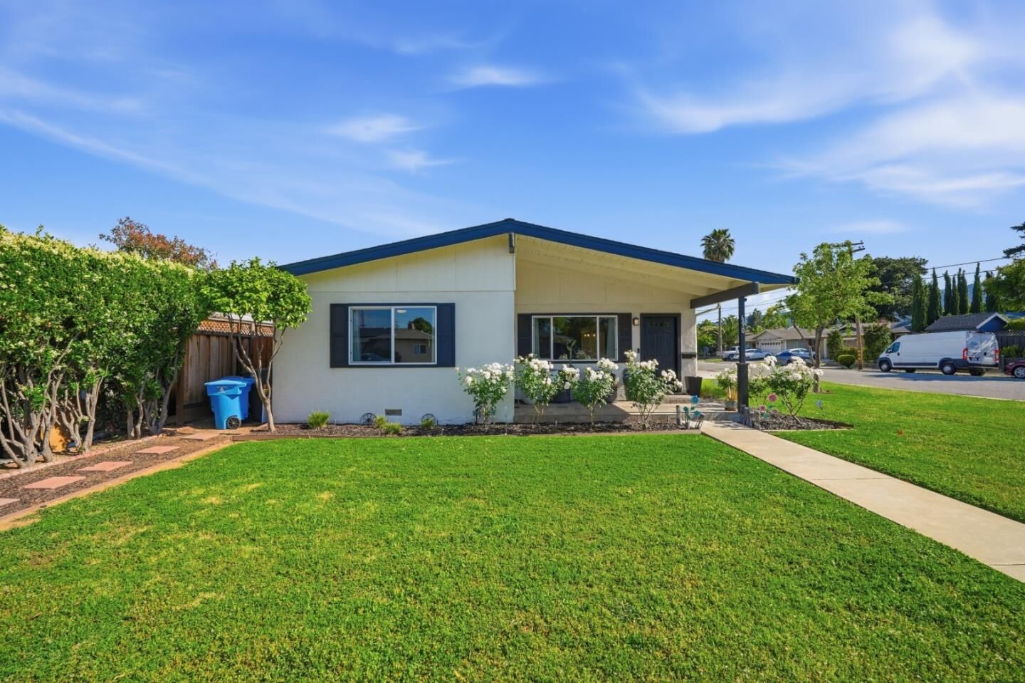 Property Photo:  690 El Cerrito Way  CA 95020 