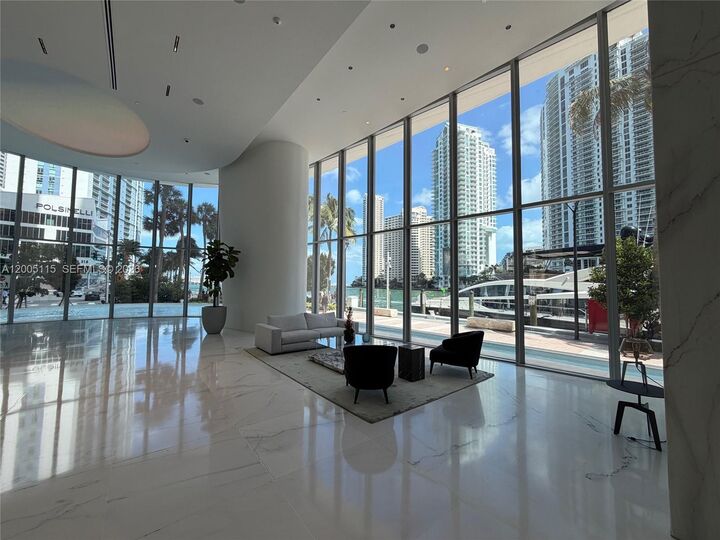 Property Photo:  300 Biscayne Blvd Way 1002  FL 33131 