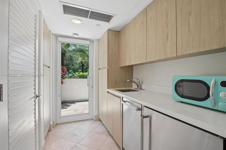 Property Photo:  100 S Pointe Cabana 14  FL 33139 