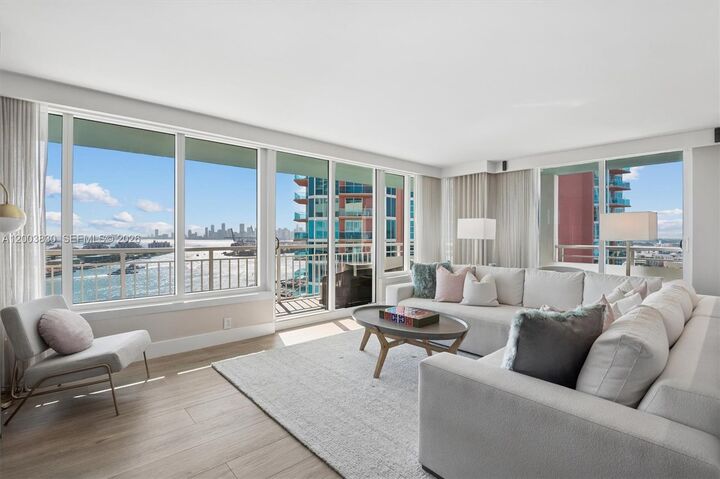 Property Photo:  400 S Pointe Dr 2309  FL 33139 